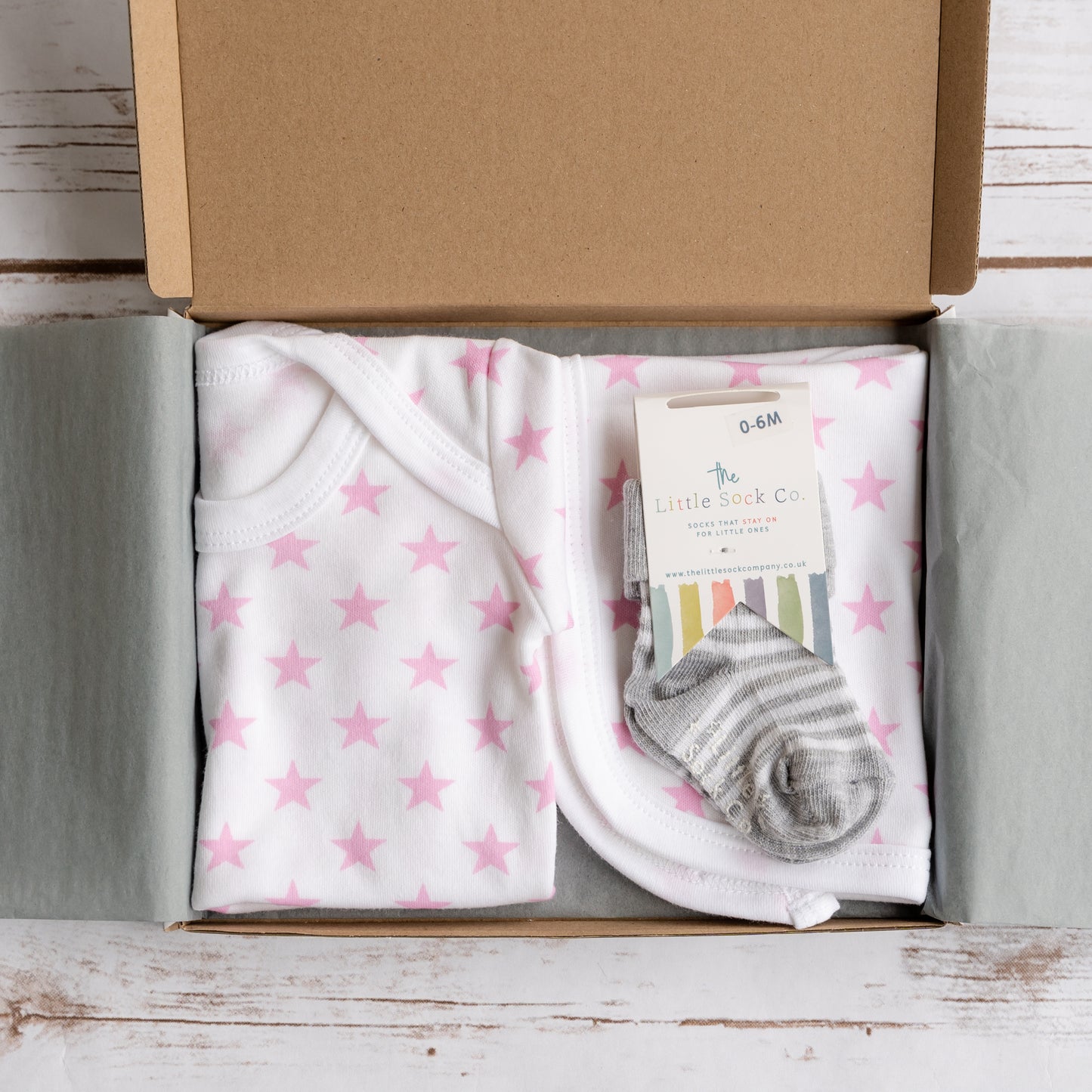 Letter Box Gift Set 0-6 months - Socks, Bib, Vest(3-6 months)
